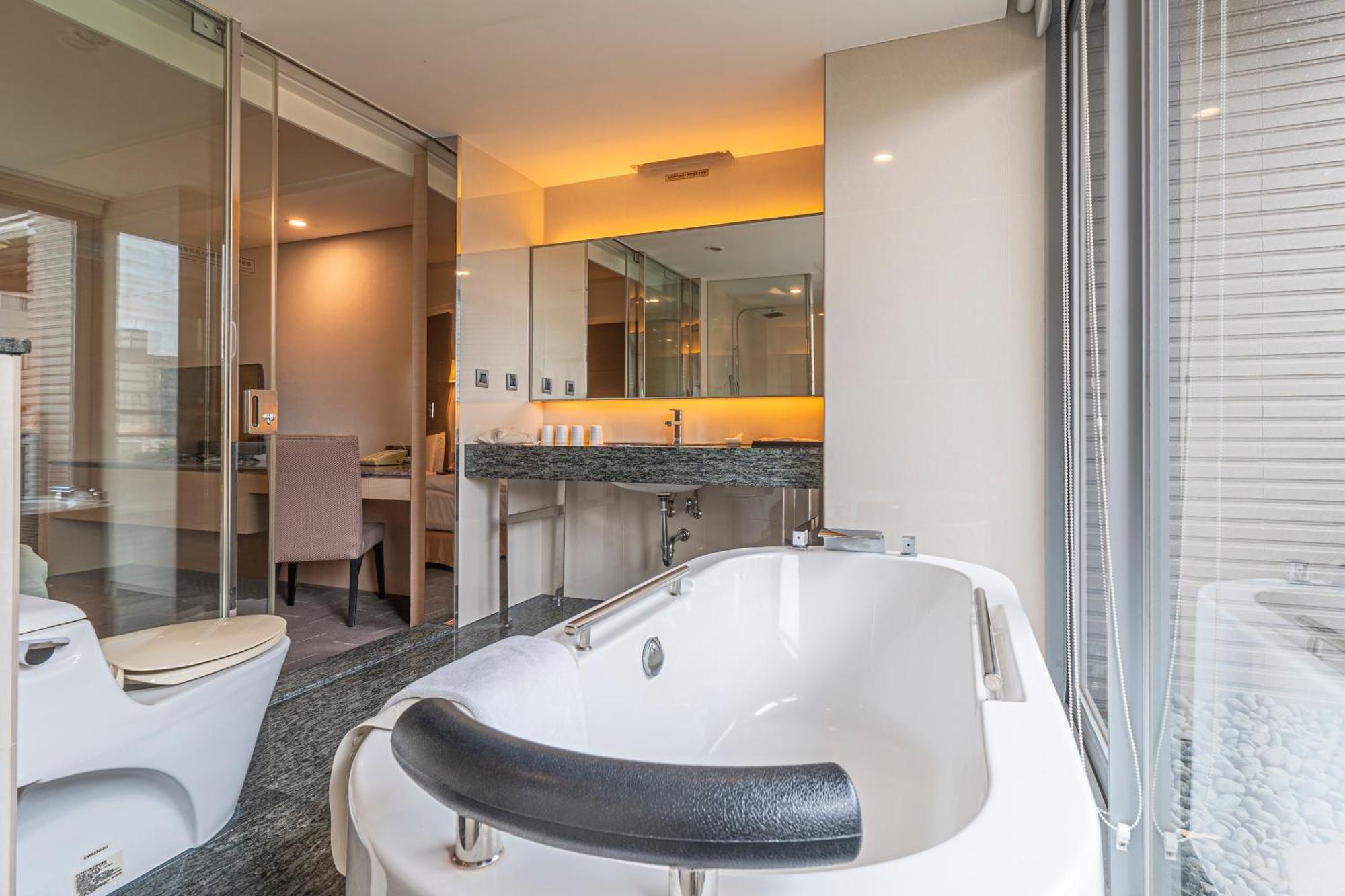 Check Inn Select Taichung Dadun ภายนอก รูปภาพ